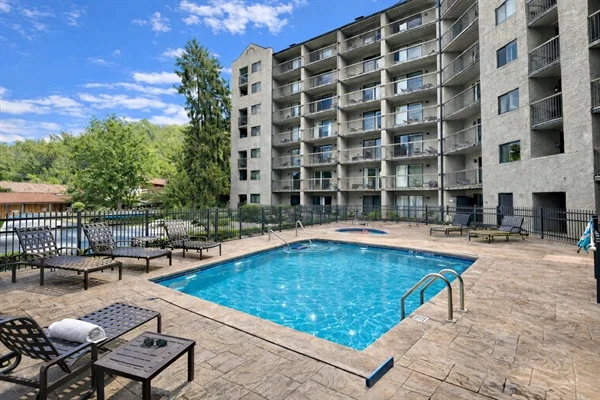 Olde Gatlinburg Place pool and building exterior