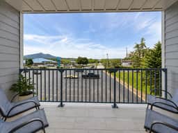 Smoky Pointe 202 - Image 3