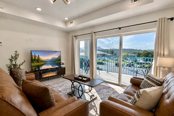 Smoky Pointe 303 - Image 1