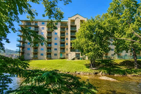 River Place 605 - Image 1