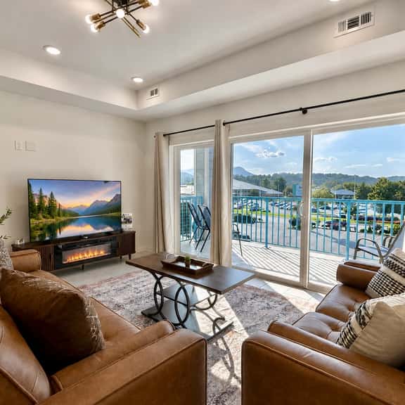 Smoky Pointe 303 - Image 1
