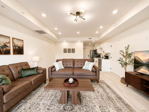 Smoky Pointe 203 - Image 2